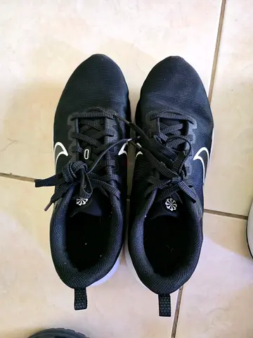 Used black Nike running shoes, size approx. UK 6 / EU 40