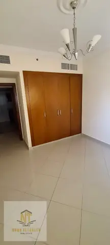 شقة للإيجار السنوي بالتعاون ✨ فرصة مميزة للسكن العائلي في موقع حيوي وقريب من جميع الخدمات مع سهولة الوصول إلى دبي 🛏️ غرفة وصالة 🚿 حمام