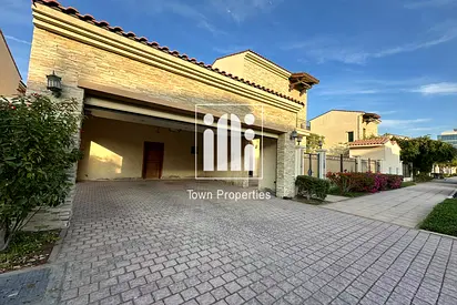 Exclusive Location | Elegant Villa 5MBR + Maid | Big Garden