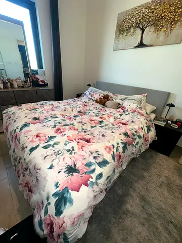 Queen bed mattress pillows headboard