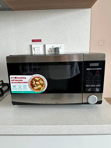 Digital Microwave – Excellent Condition