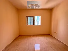 Master room, free parking, wardrobes, spacious