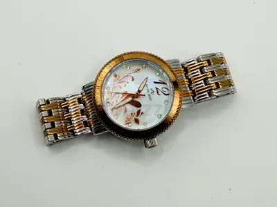 Divar teen women watch