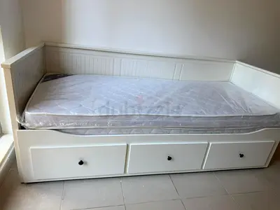 Ikea White wooden daybed with 3 under-drawers and mattress
