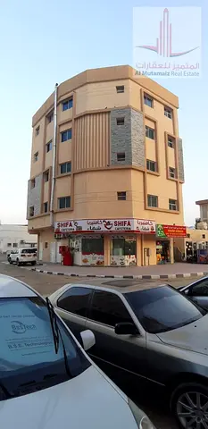 استوديو للايجار السنوي  موقع ممتاز قريب من محطه الباص بسعر ممتاز 15 الف سنوياا
