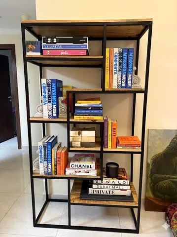 Books and accessories shelves