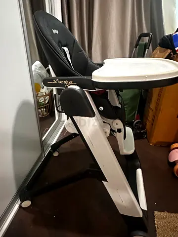 Adjustable baby high chair with tray — good condition