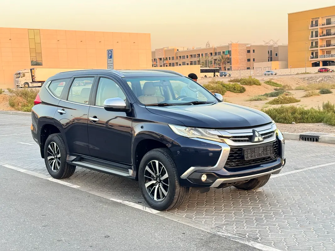 Mitsubishi Montero Sport 2016 — photo 1 of 20