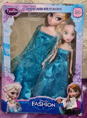 Set of 2 Frozen-style Fashion Dolls in Original Box
