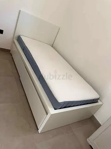 IKEA White Single Bed with IKEA Mattress 90 x 200 cm