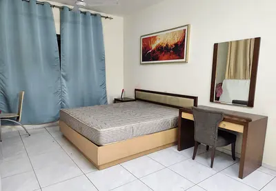 Furnished room near Metro station, Bur Dubai – Available for couples, single ladies, or men.