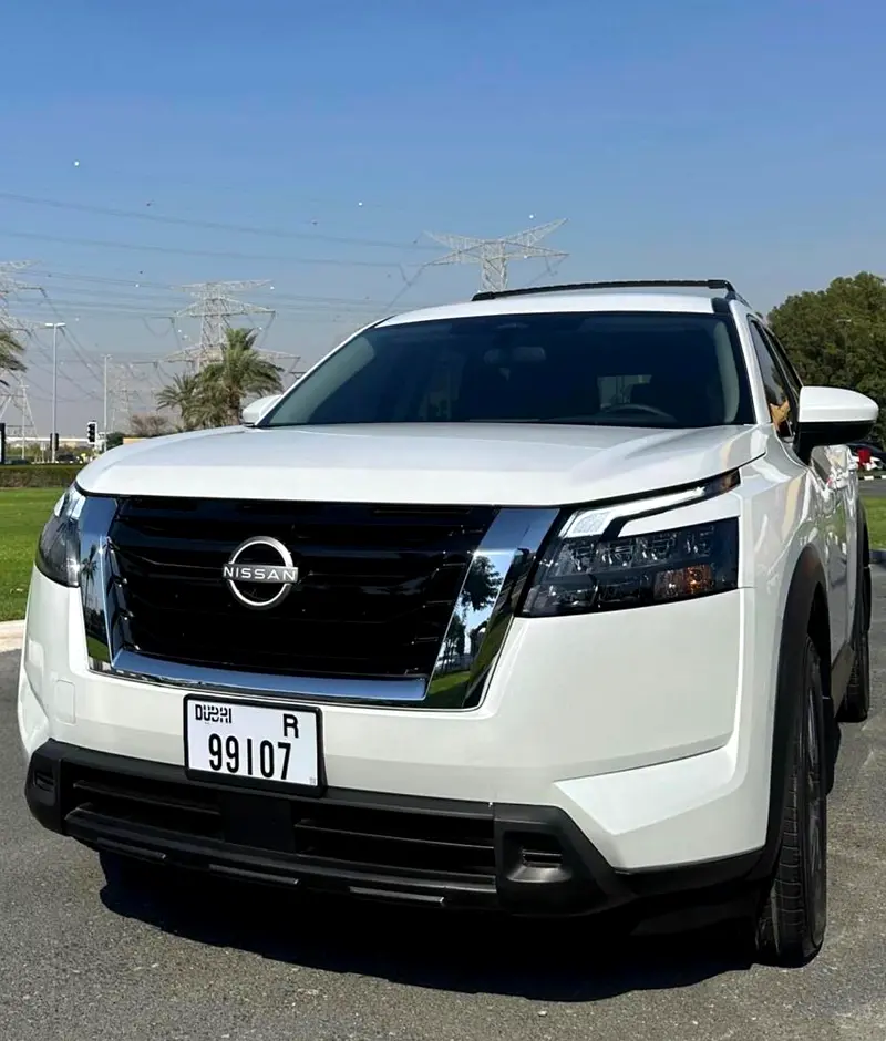 Nissan Pathfinder 2025 — photo 1 of 12