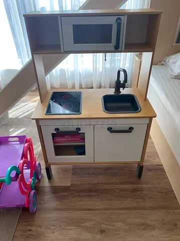 Toy kitchen