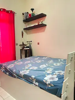 Studio -Room Sharing
