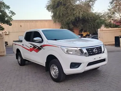 Nissan Navara 4x4 automatic gear 2017 SE GCC Specs