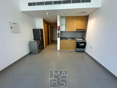 SPACIOUS UNIT! PRIME LOCATION! LUXURY LIFESTYLE! GYM POOL PARKING
