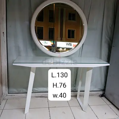 console table available in perfect condition