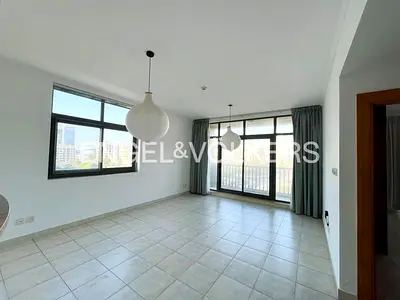 Lake View l Unfurnished l Luminous
