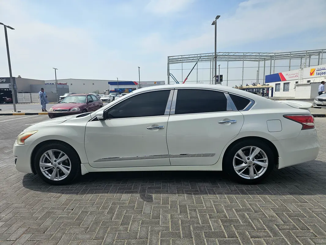 Nissan Altima 2015 — photo 1 of 10