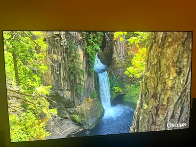Slim 85 LED TV 4K Ultra HD TCL brand in Excellent Condition