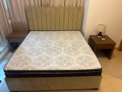 King size upholstered bed frame with mattress and two bedside tables with mirror comodine.