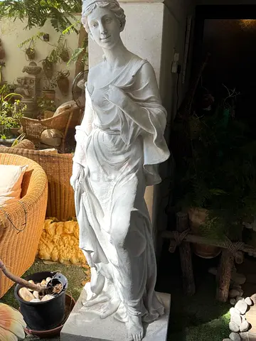 Elegant Greek/Roman Style Garden Statue – White Marble Look (Set of 2)
