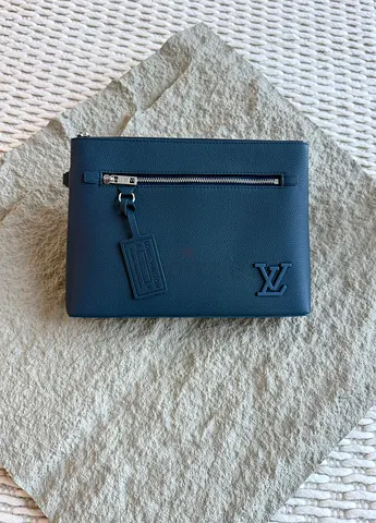 Louis Vuitton takeoff pouch