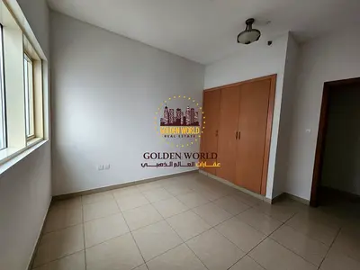 شقة غرفتين وصالة للإيجار السنوي في المجاز 3 بتكييف مجاني وباركينغ وغرفة ماستر وخزن بالحائط مع جيم ومساحات مريحة داخل برج مميز قريب من دبي والخدمات الأ