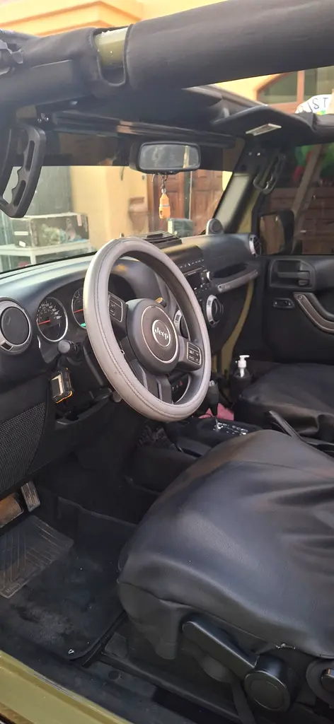 Jeep Wrangler 2013 — photo 1 of 7