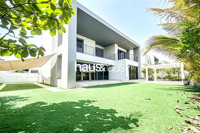 Large Plot | Park Backing | Vastu Compliant