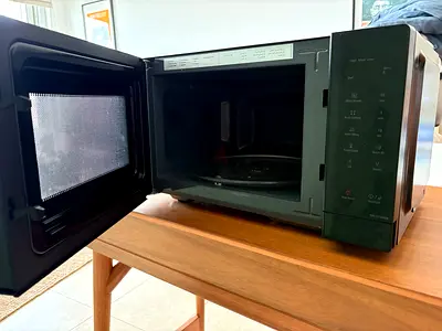 Panasonic Matte Black Microwave Oven 25L — Excellent Condition