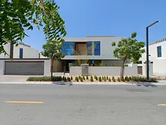 4BR Luxury Villa+MIPrivate gardenICommunity Living