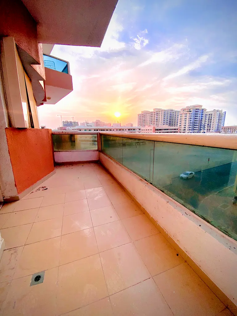 LAST APARTMENT. SPECIOUS 3BHK. FREE PARKING // FAMILY ONLY