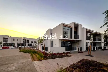 Corner Plot | Close to Facilities | Multiple Chqs