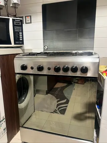 Stainless Steel 4-Burner Gas Cooker with Oven - Good Working Condition