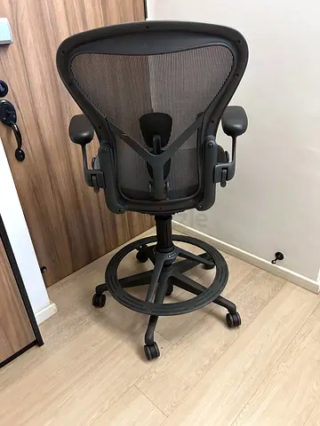 Stock  Piece Remastered V2 Version Herman Miller Aeron Graphite Chair Fully Loaded Size B
