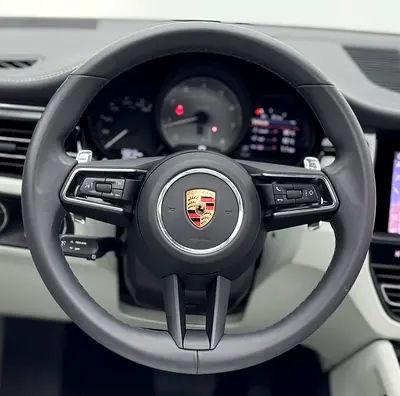 2025 Porsche MACAN 照片 9