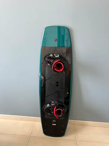 Hyperlite Murray Wakeboard 139 with Bindings  Bag – Excellent Condition