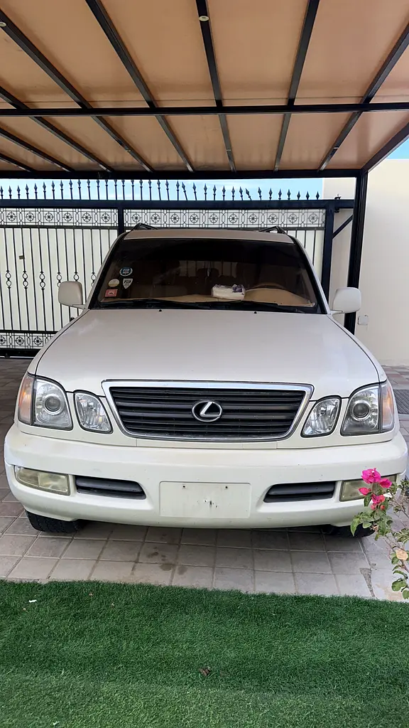 Lexus LX-Series 2000 — photo 1 of 4
