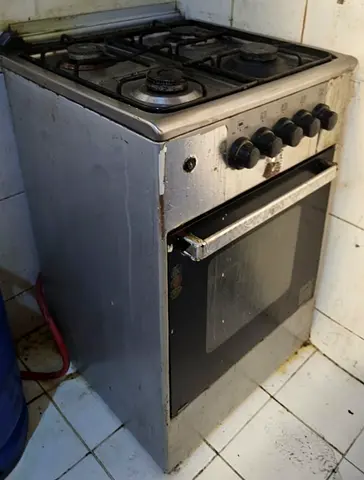 URGENT SALE: GAS STOVE AND GAS CYLINDER 300AED
