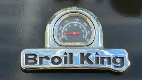 Broil King Gas BBQ Grill (built-in lid thermometer) - Good Condition