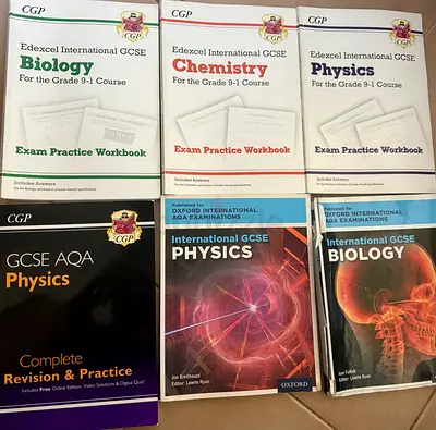 Set of International GCSE / GCSE Science Textbooks (Biology, Chemistry, Physics) - CGP  Oxford