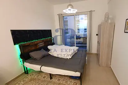FULLY FURNISHED | ALL BILLS INCLUDED | POOL VIEW
