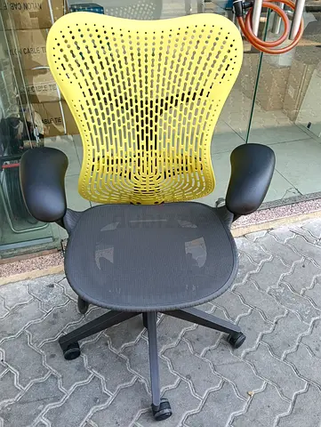 For selling Herman Miller mirra 2 chair.sitting confirtable for long