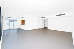 Large 5BR Villa | Single Row | Close to Amenities