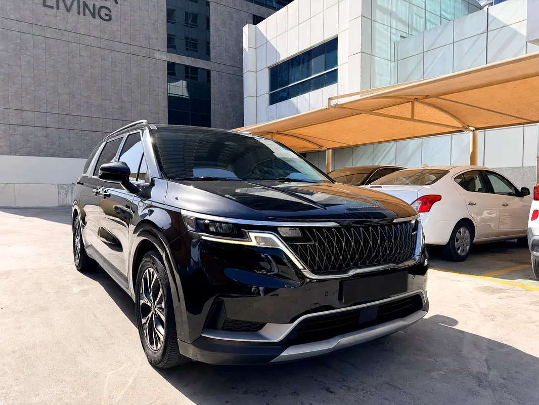 Kia Carnival 2022 — photo 1 of 5
