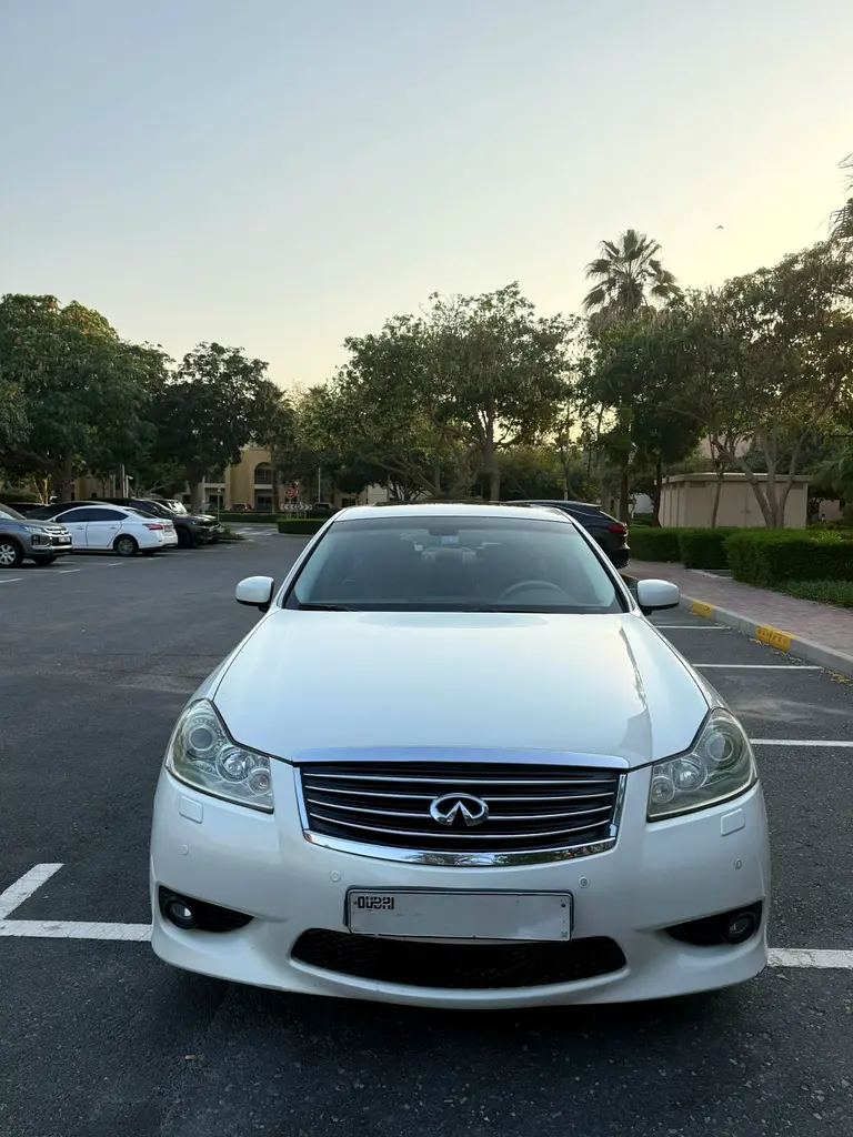 Infiniti M-Series 2009 — photo 1 of 16