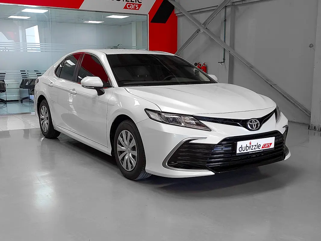 Toyota Camry 2023 — photo 1 of 14