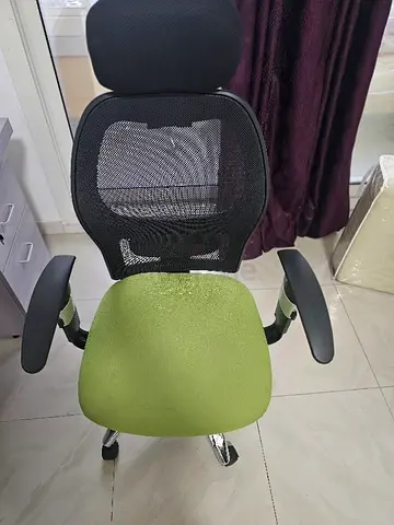 Ergonomic Mesh Office Chair with Headrest — Green Seat