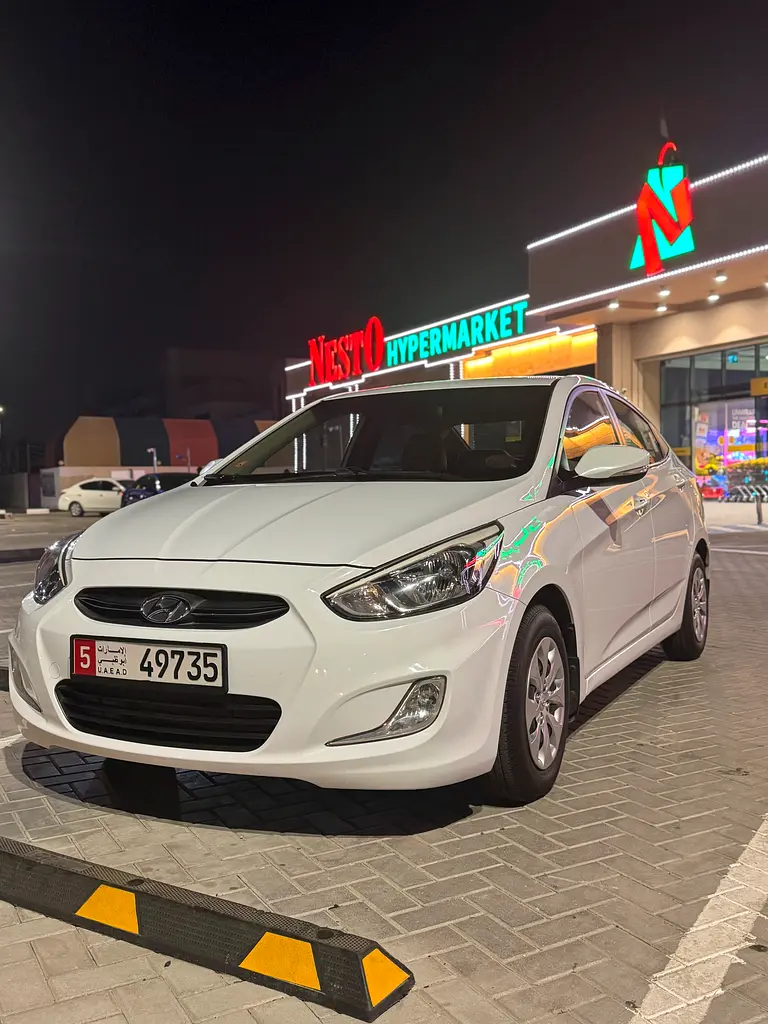 Hyundai Accent 2017 — photo 1 of 10